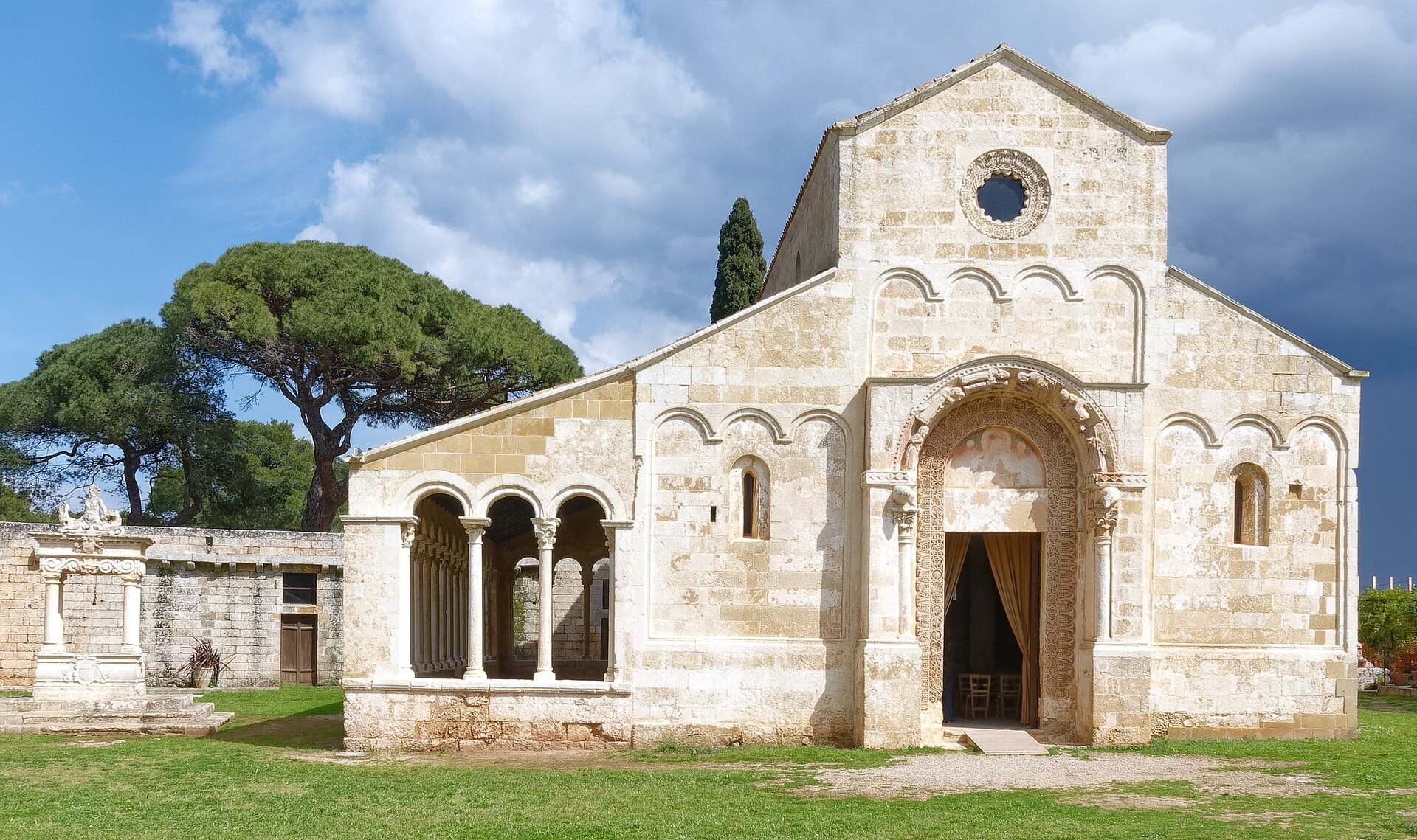 Abbazia di Santa Maria a Cerrate — Lecce, strada Squinzano–Casalabate
