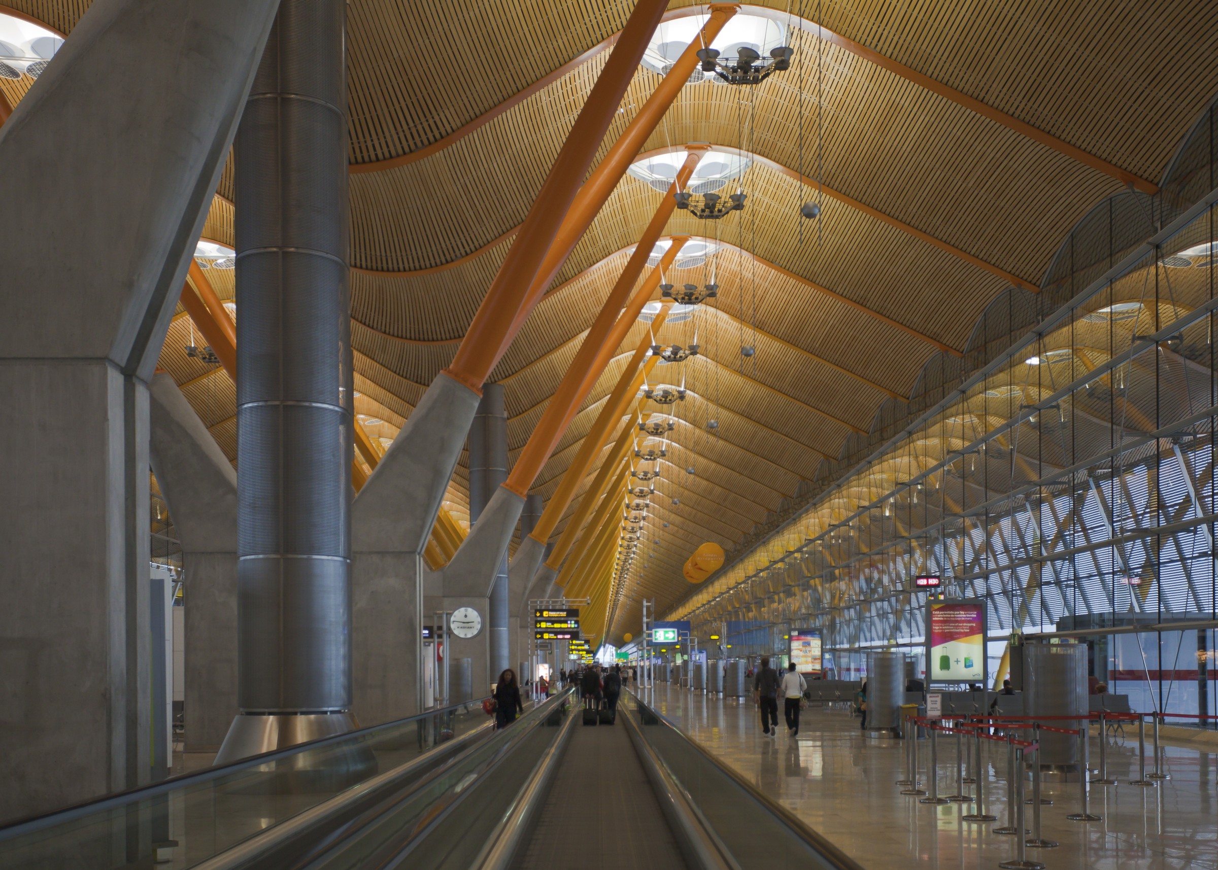 Madrid-Barajas Terminal 4, Madrid, Spagna
