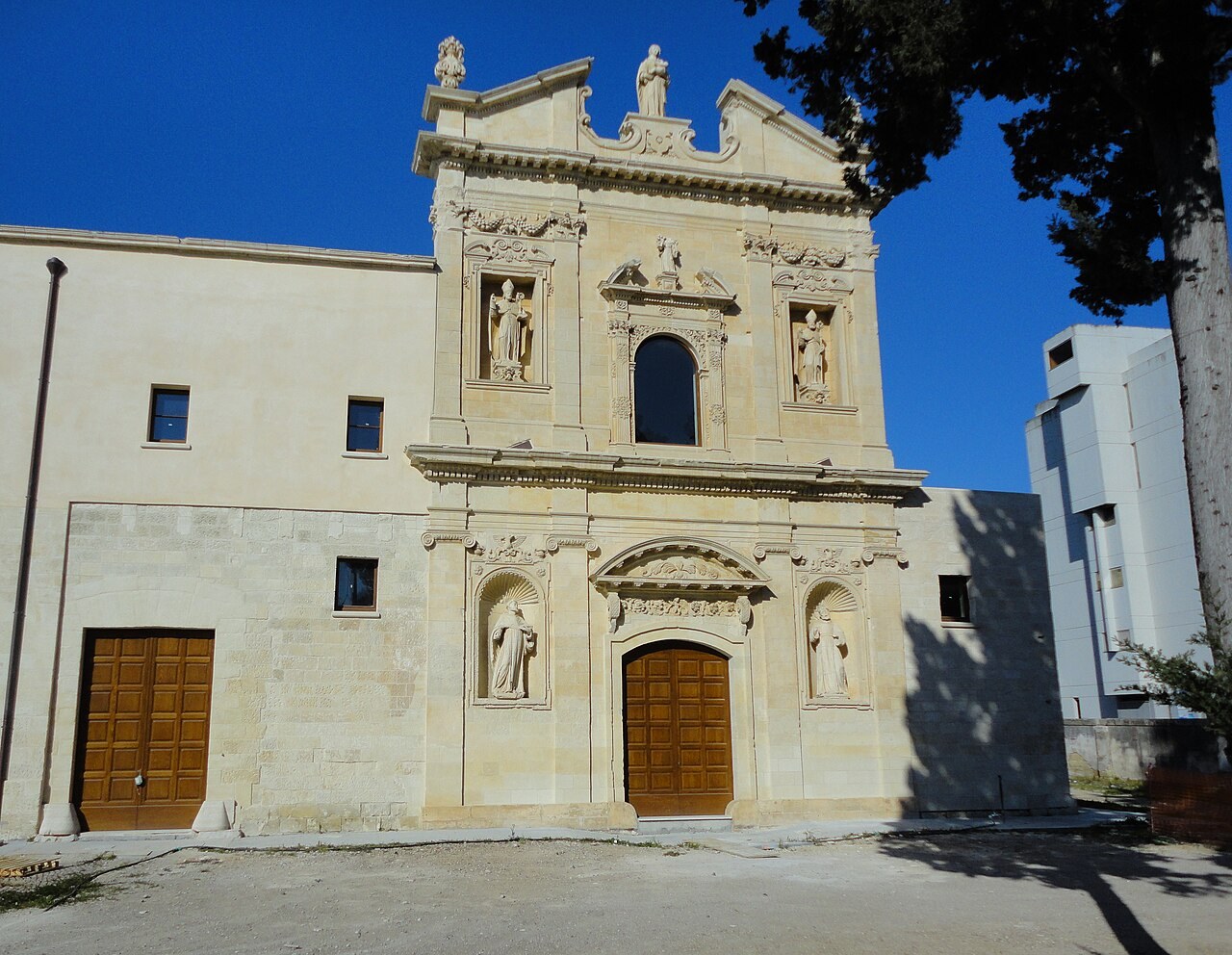 Chiesa e chiostro degli Agostiniani — Lecce